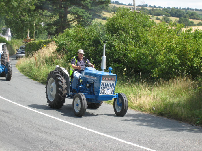 ../Images/Fr. Murphy Vintage Tractor Run 2006--33.JPG